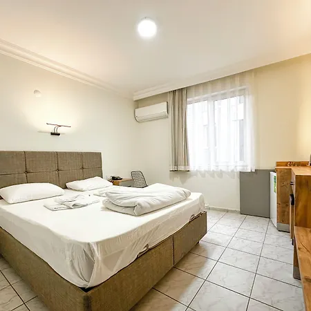 Elit Hotel 3*